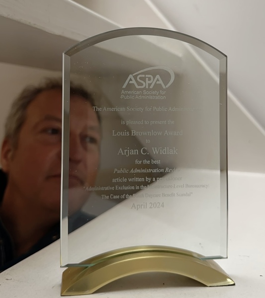 Award for best scientific publication by a non-academic